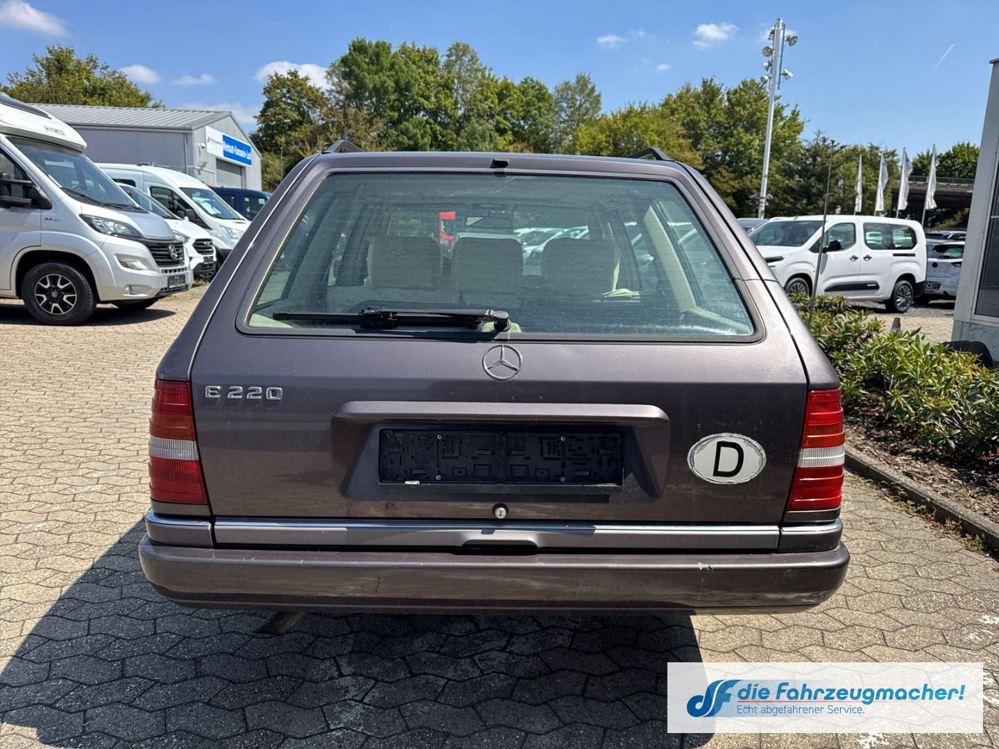 Fahrzeugabbildung Mercedes-Benz E 220 ET-Modell 220TE Alarm el.SP Spieg. *EXPORT