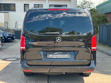 Mercedes V 220 - 6