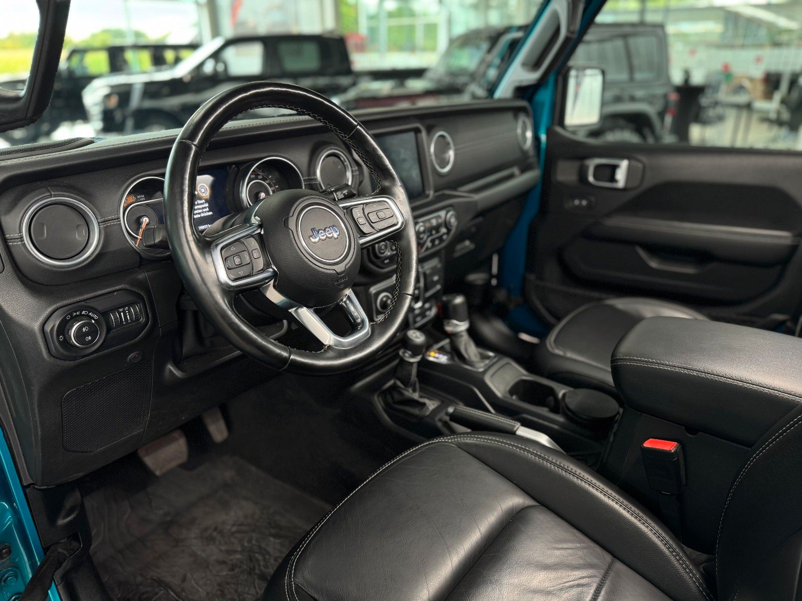 Fahrzeugabbildung Jeep Wrangler 2.2 CRDi Sahara Overland "SkyOne AHK"