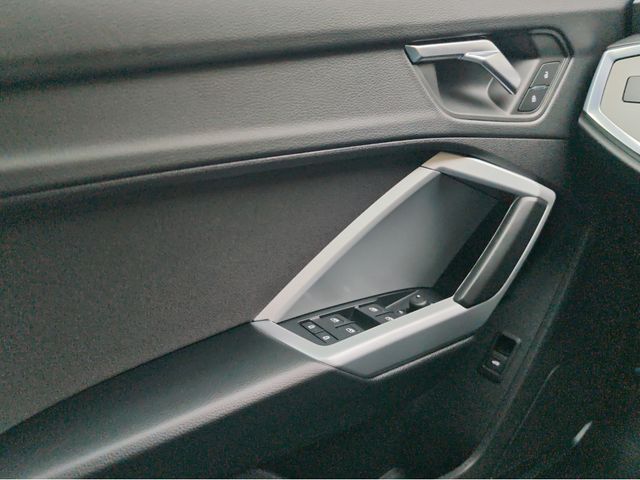 Q3 35 2.0 TDI S-tronic NAVI AHK ACC B&O STANDHZ