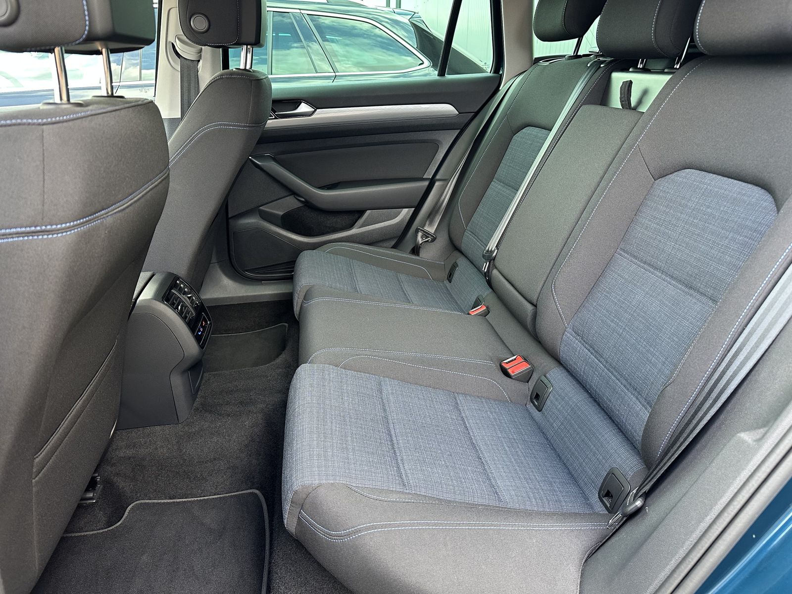 Fahrzeugabbildung Volkswagen Passat Variant 1.4 TSI DSG GTE NAV+LED+ACC+VCOCK