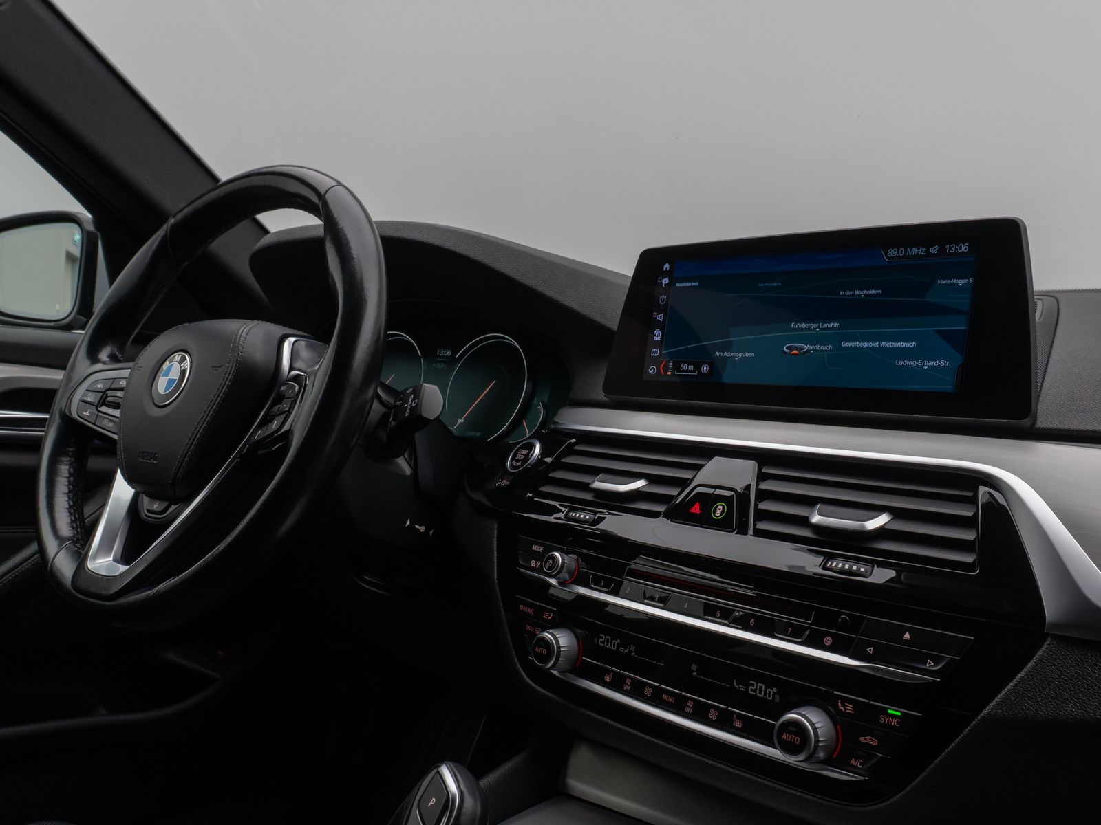 Fahrzeugabbildung BMW 520d  Sport Line HUD HiFi PDC Alarm DisplayKey