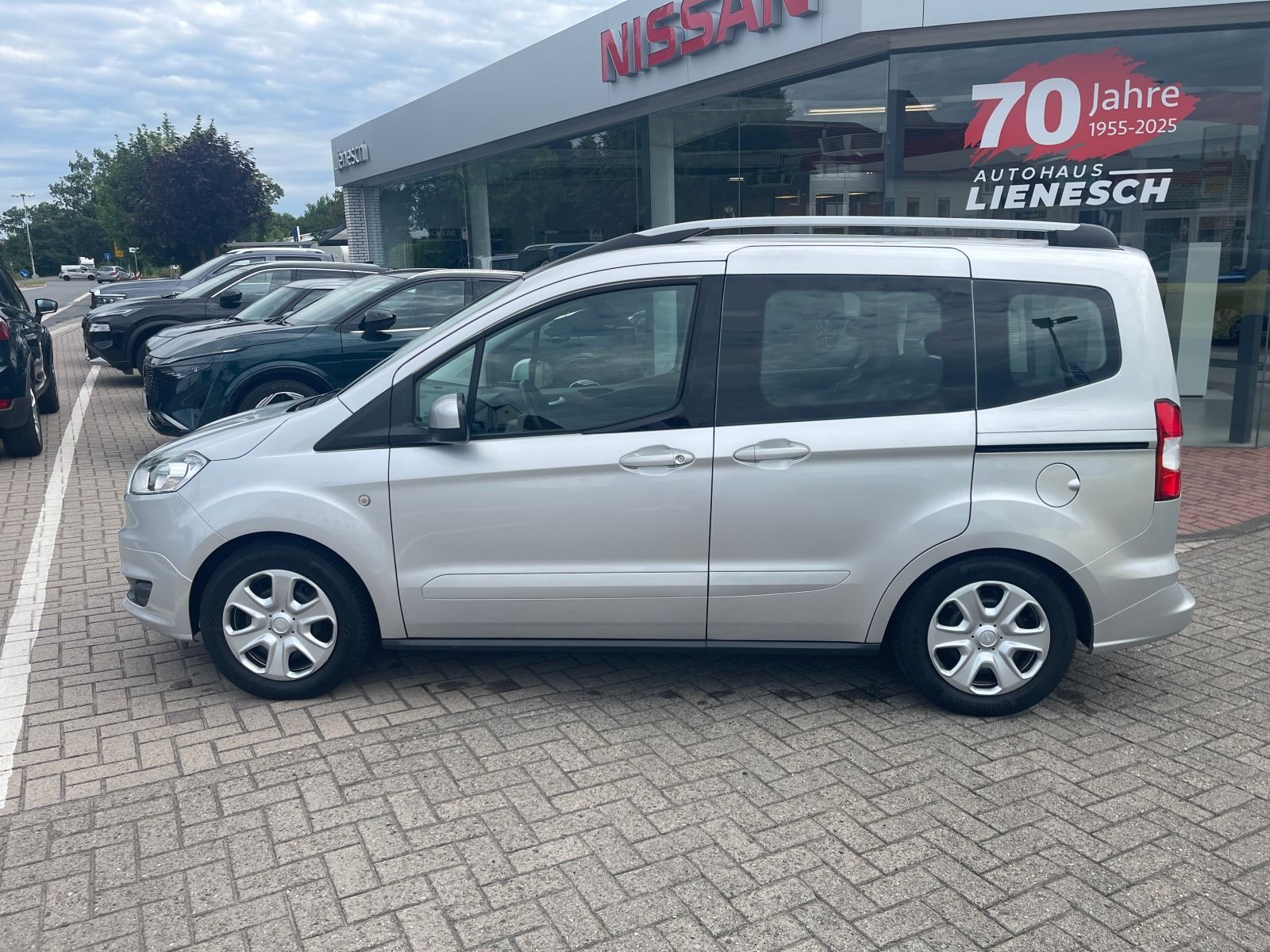 Fahrzeugabbildung Ford Tourneo Courier 1.0 EcoBoost Trend Kombi