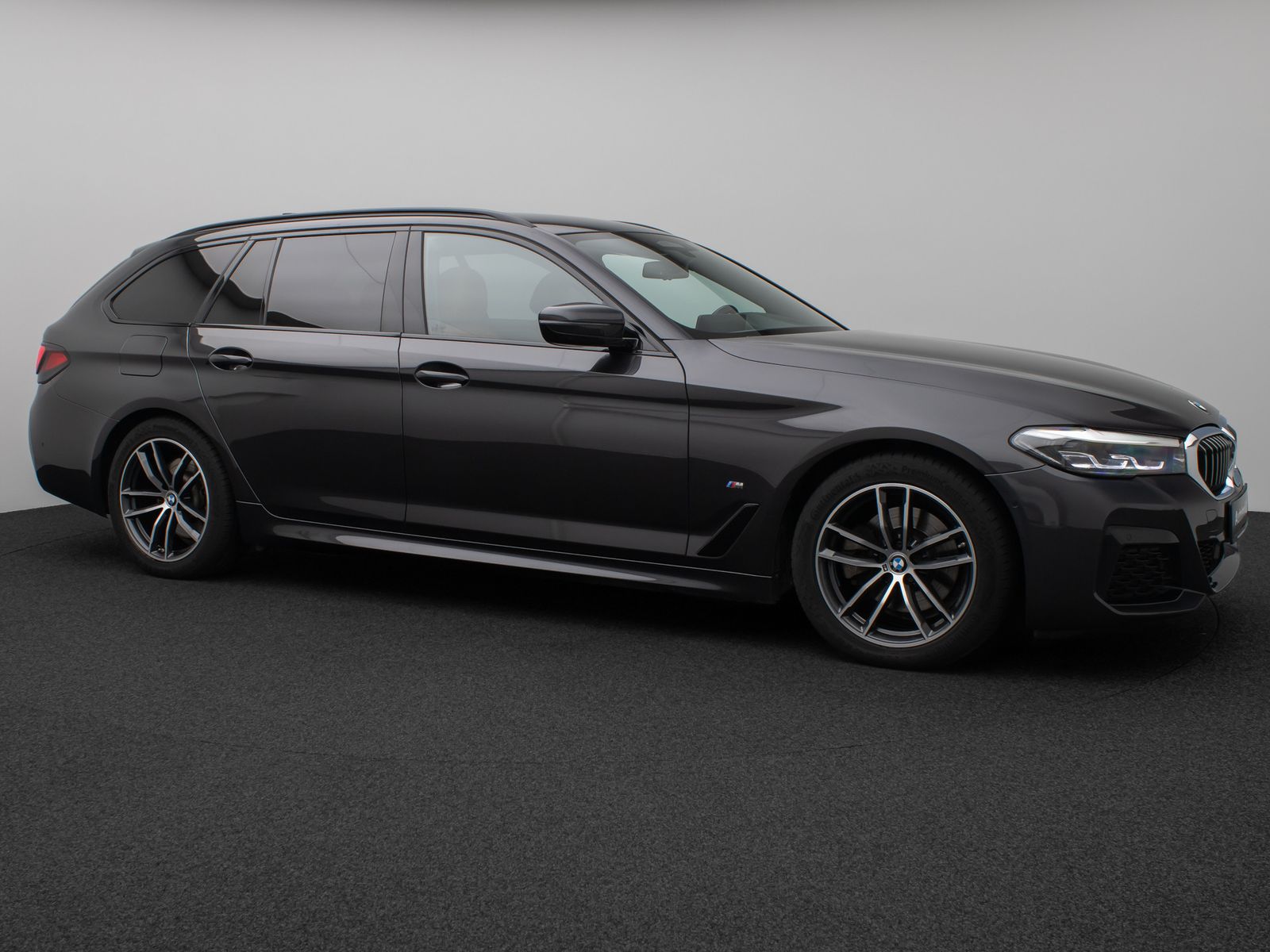 Fahrzeugabbildung BMW 520d xD M Sport Kamera HUD DAB Stop&Go Alarm AHK