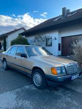 Mercedes-Benz Mercedes W124 230E - Mercedes-Benz 230 in Stuttgart