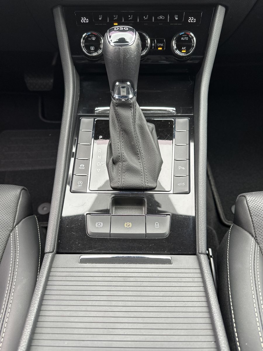 Fahrzeugabbildung SKODA Superb Combi 2.0 TDI DSG L&K NAV+LED+KAM+ACC+VC
