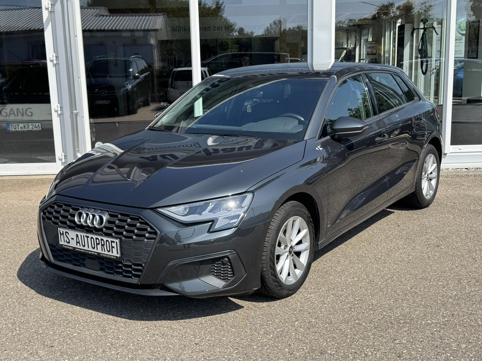 Audi A3 30 TFSI basis LED CarPlay SOS Park-Sensoren