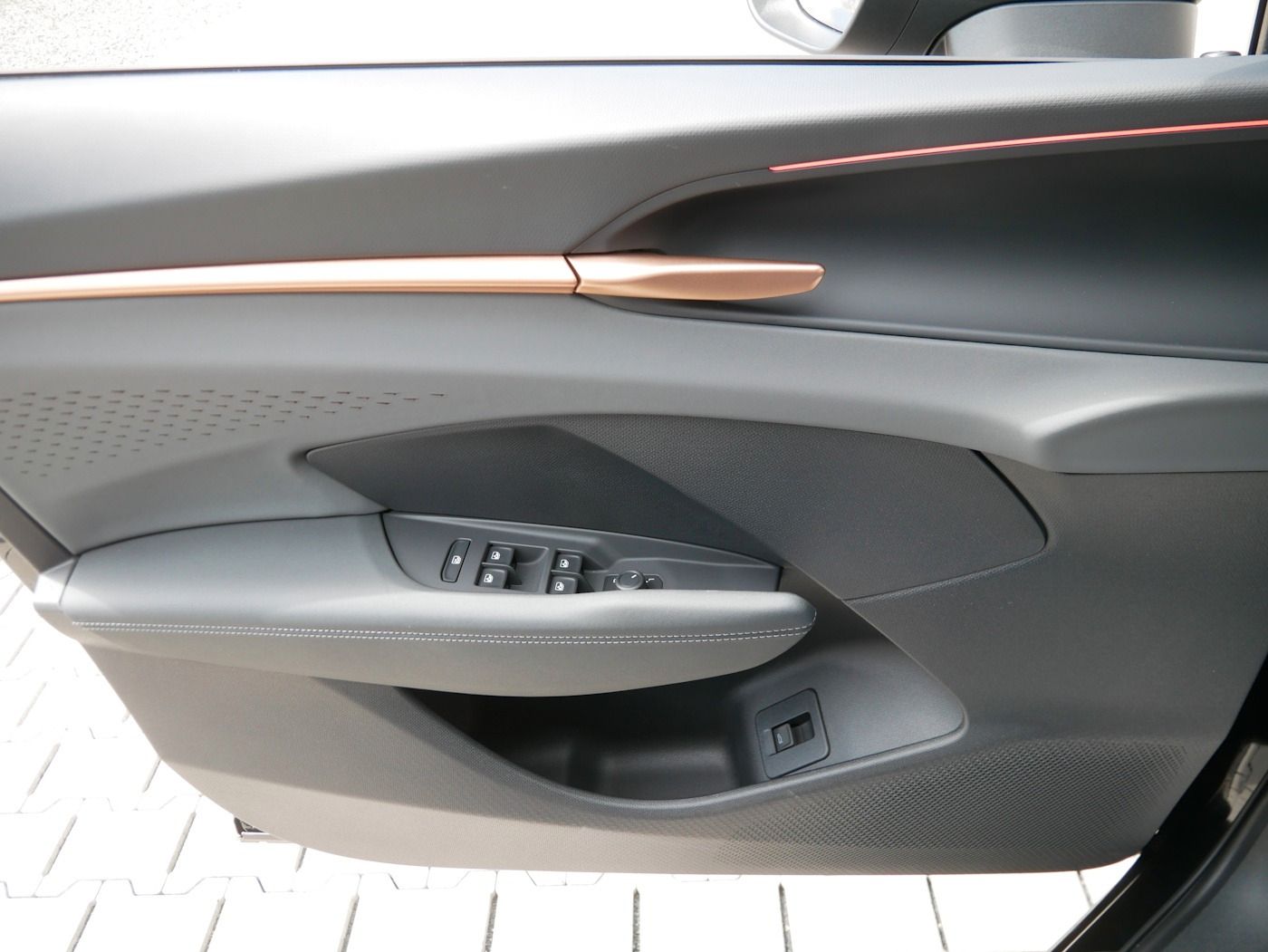 Fahrzeugabbildung CUPRA Terramar 1.5 eTSI NEU51T DSG Matrix ! 4 Pakete !