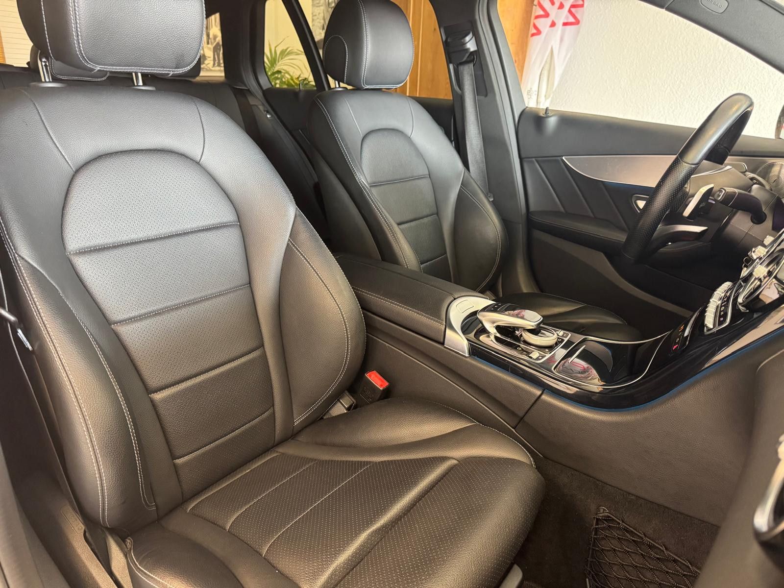 Fahrzeugabbildung Mercedes-Benz C 300 T-Modell/AMG LINE/PANORAMA/NAVI/BURMESTER