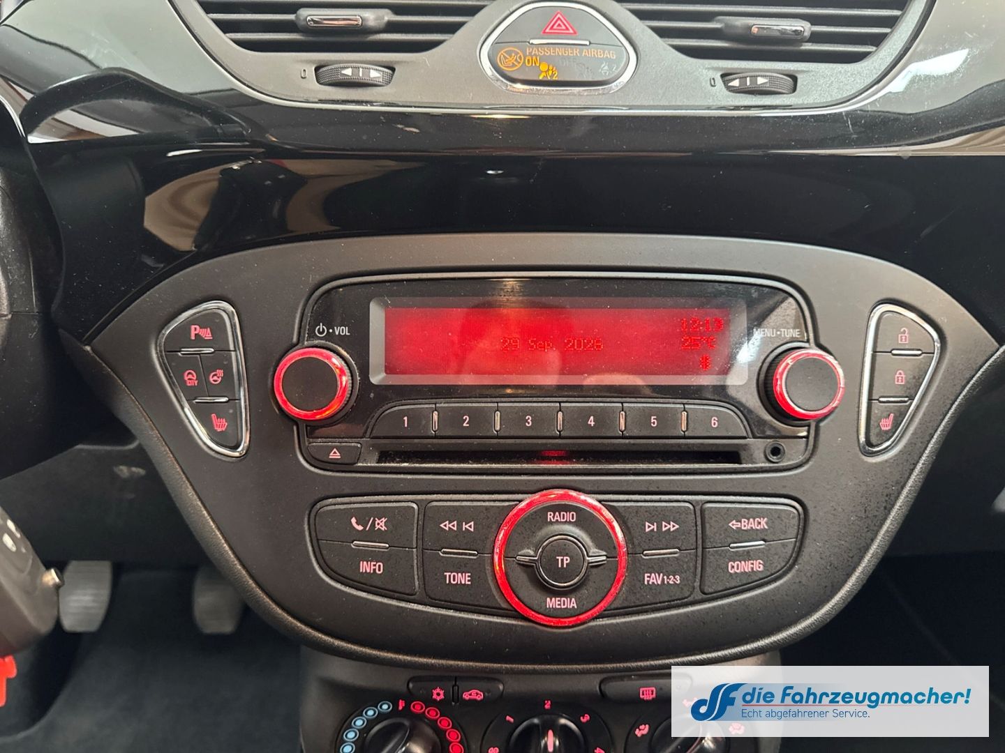 Fahrzeugabbildung Opel Corsa E Active SHZ LenkradHZG Temp PDC Berganfah