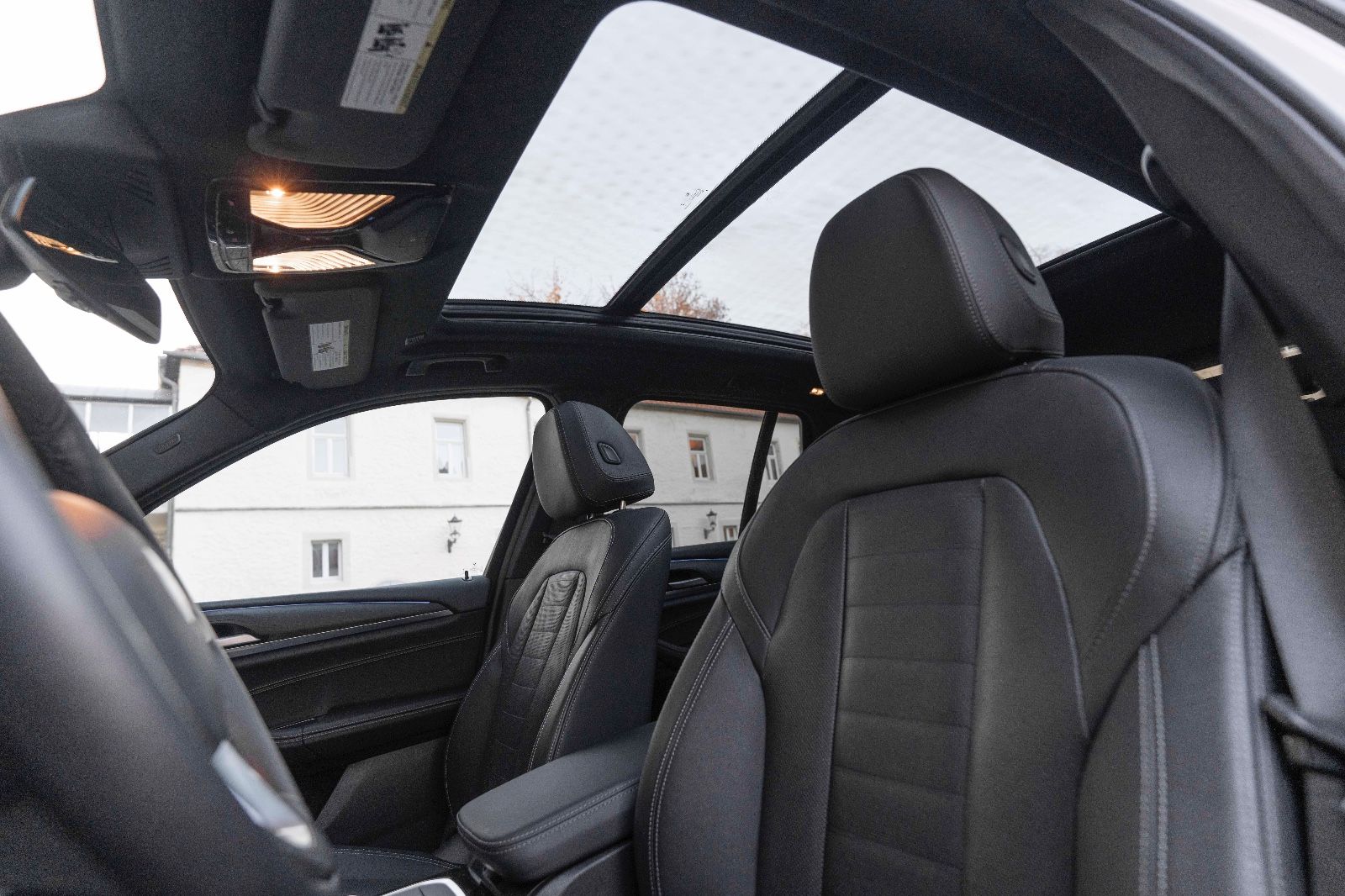 Fahrzeugabbildung BMW X3 xDrive30i HUD LED HIFI KAM NAV PANO SITZH