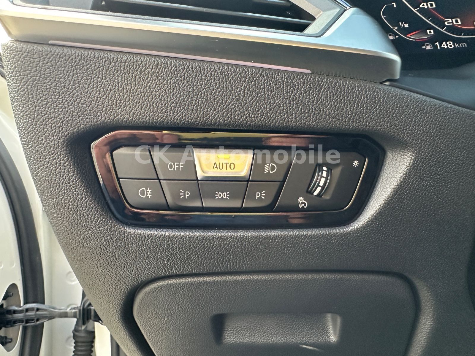 Fahrzeugabbildung BMW M340i Touring xDrive/Navi/HeadUP/Pano/360°