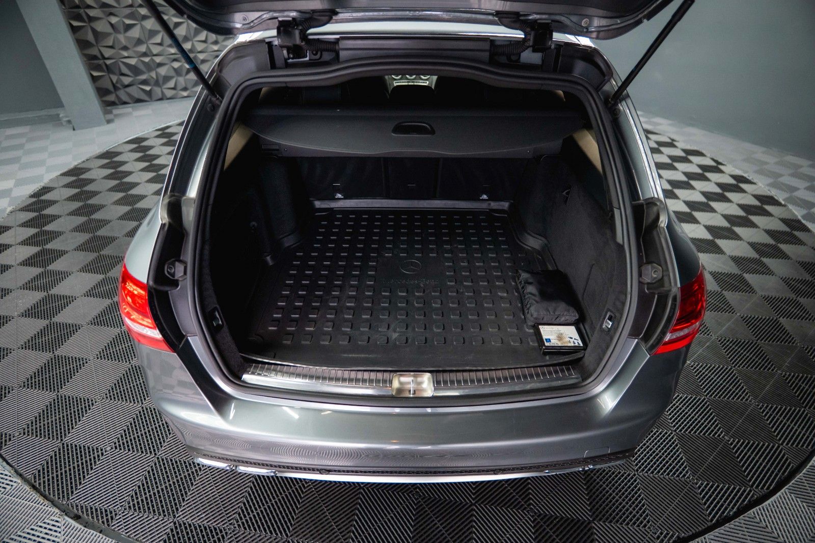 Fahrzeugabbildung Mercedes-Benz C 63 S T AMG Performance Carbon *LED*ACC*Kamera*