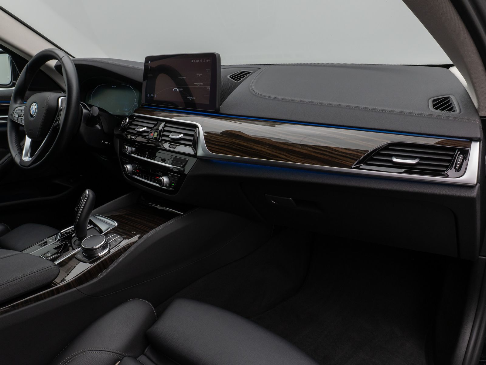 Fahrzeugabbildung BMW 530e Luxury Line Kamera DAB WLAN Alarm Sport AHK
