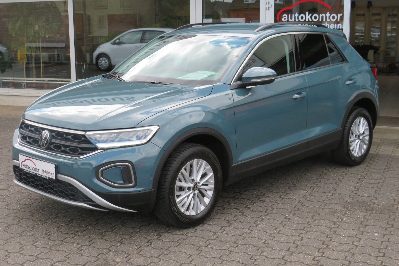 Fahrzeugabbildung Volkswagen T-Roc Life NAVI SITZH. GJ APP-CONNECT 1.HD