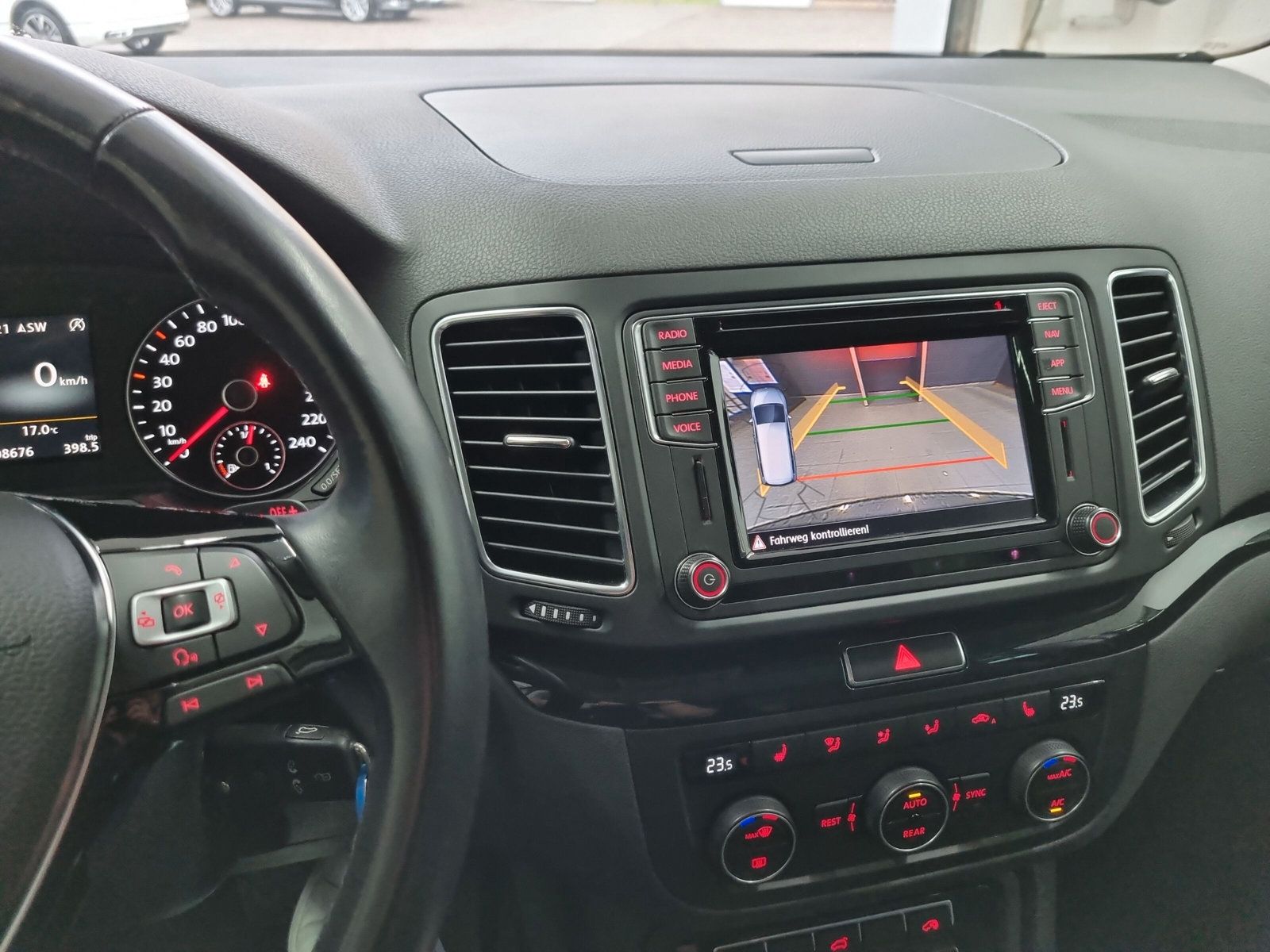 Fahrzeugabbildung Volkswagen Sharan 1.4 TSI DSG Highline XENON PANO eTÜREN