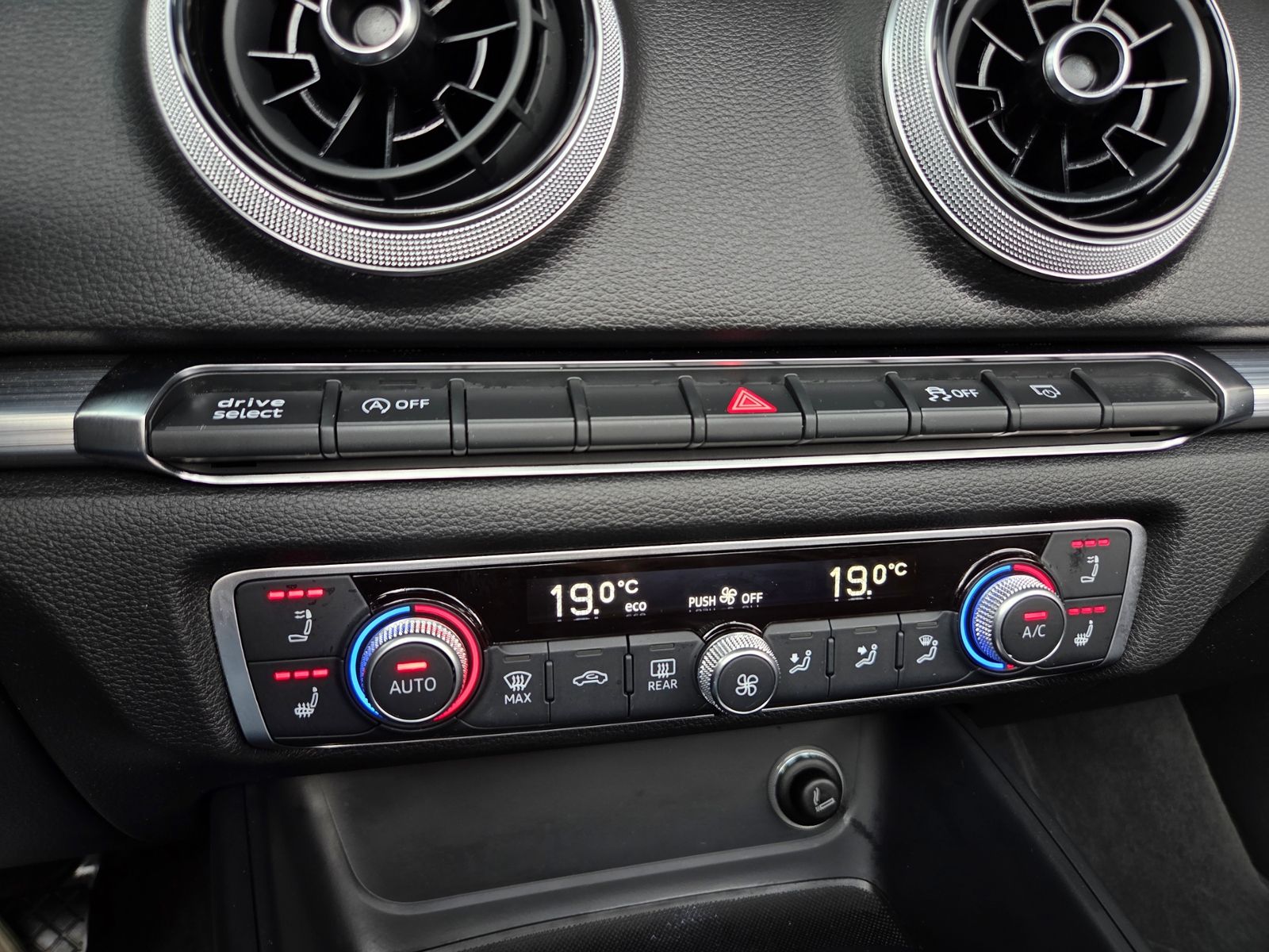 Fahrzeugabbildung Audi A3 Cabriolet 35 TFSI S line sport B&O LED NAV