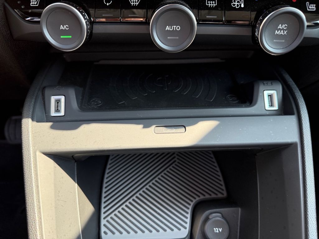 Fahrzeugabbildung Citroën C4 PureTech 130 Stop&Start EAT8 MAX*Alcantara