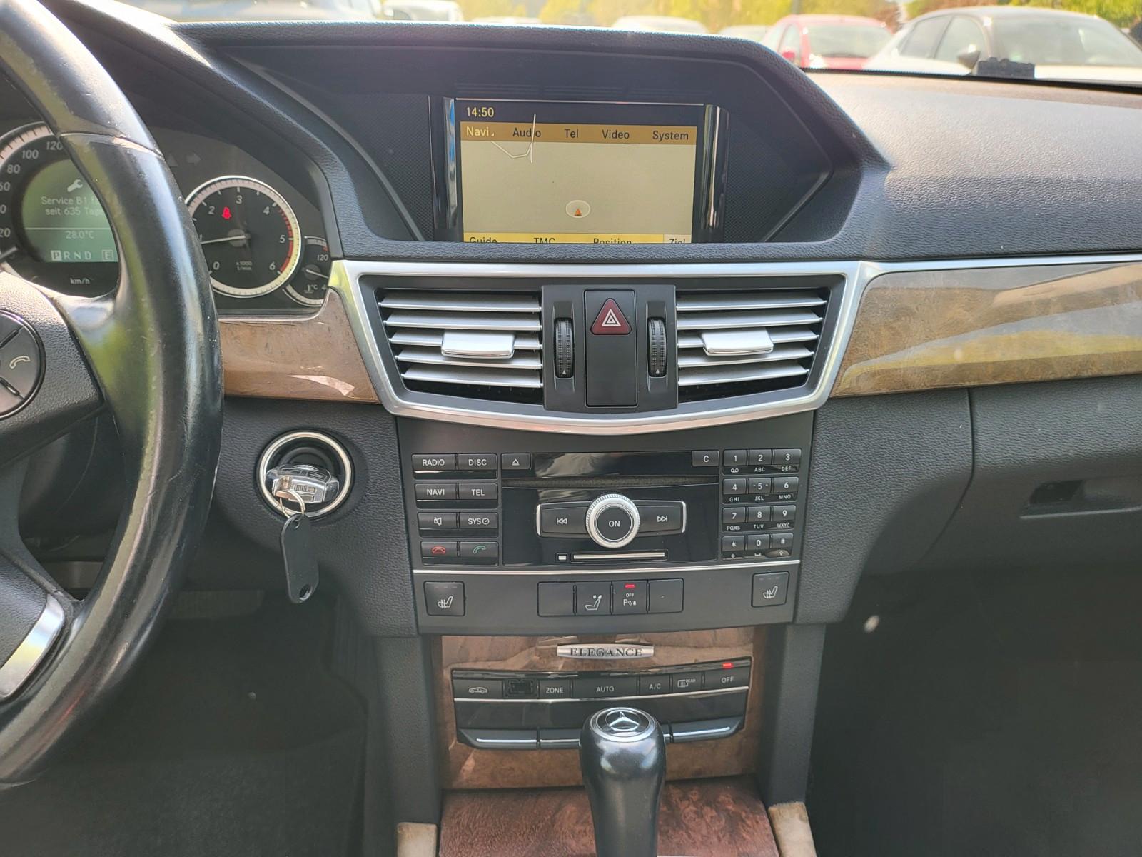 Mercedes-Benz E220 2011 — photo 23