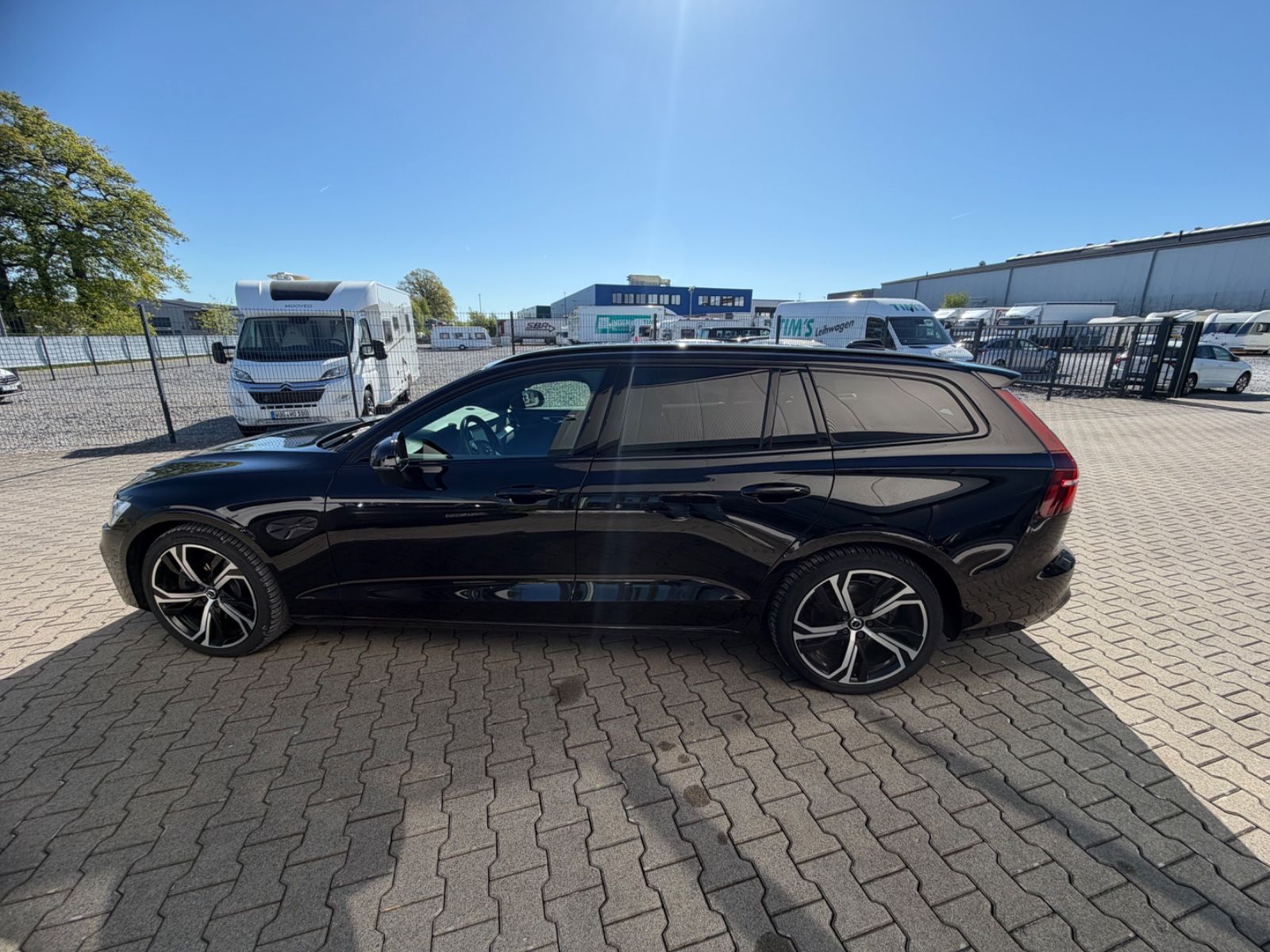 Fahrzeugabbildung Volvo V60 Kombi Plus Dark