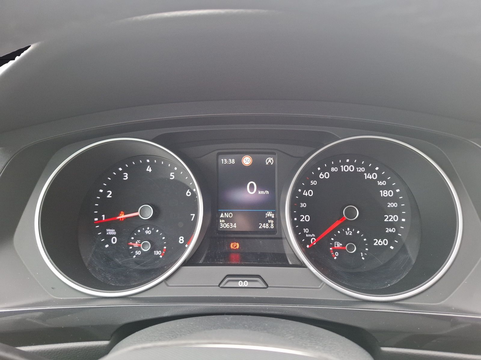 Fahrzeugabbildung Volkswagen Tiguan TSI Active LED Navi ACC PDC SH