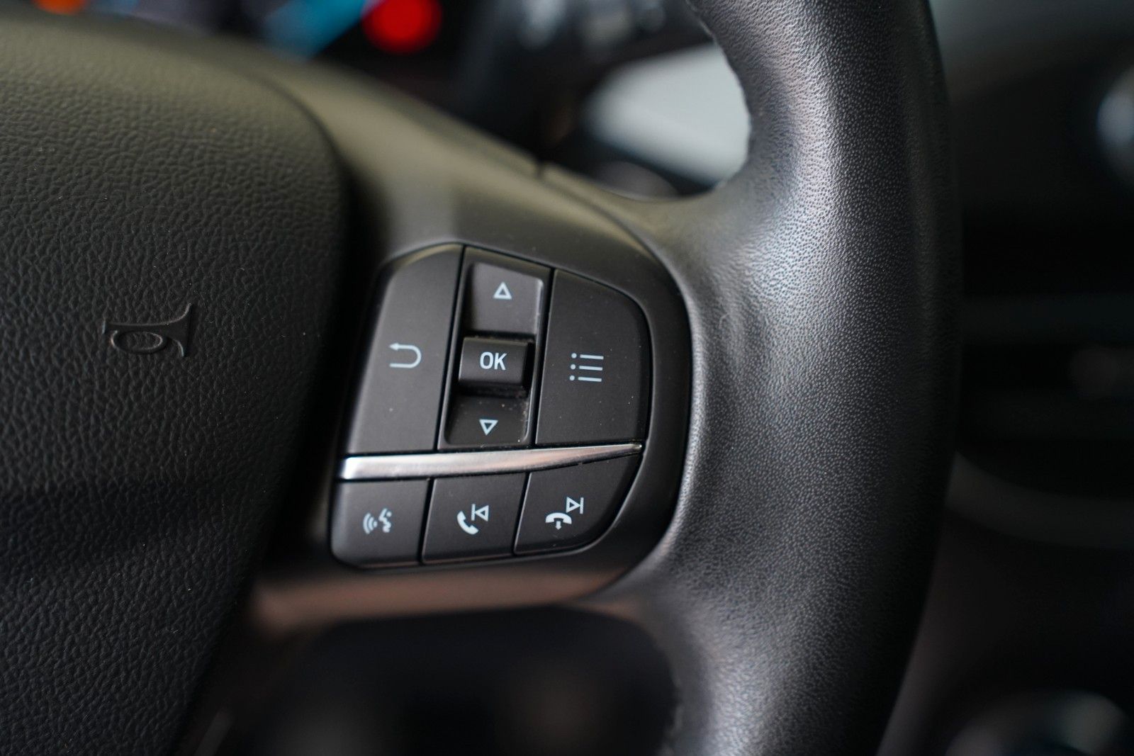 Fahrzeugabbildung Ford Focus Active*Winter P.*AHK schwenkb.*KEYFREE*NAV