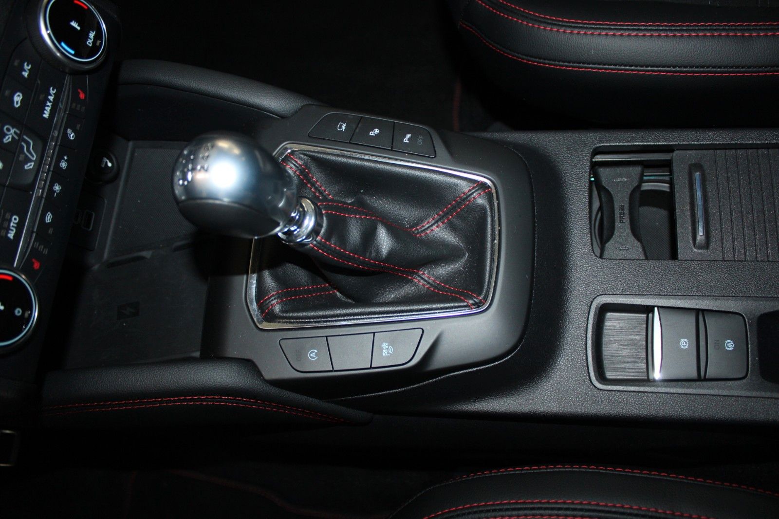 Fahrzeugabbildung Ford Kuga ST-Line X LED B&O HUD ACC WinterPaket Panod