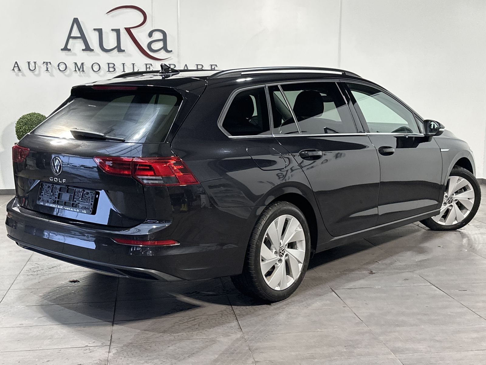 Fahrzeugabbildung Volkswagen Golf Variant 2.0 TDI DSG Style NAV+LED+AHK+VCOCK