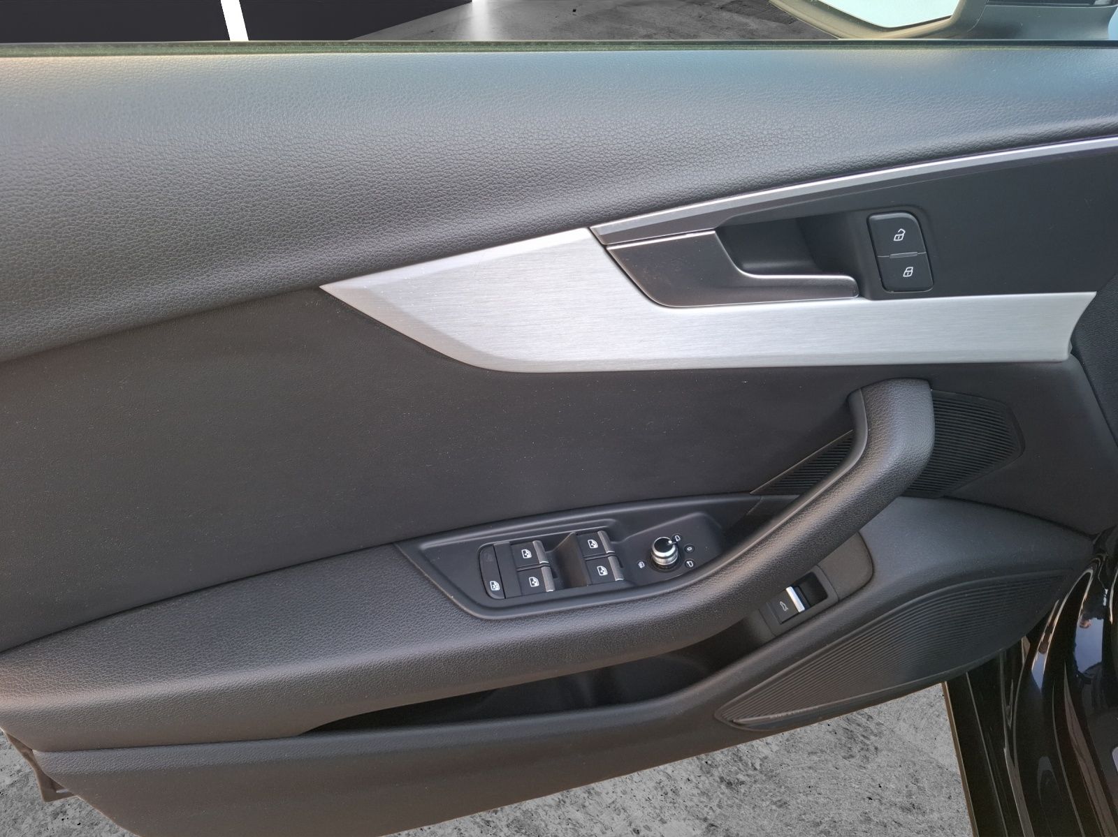 Fahrzeugabbildung Audi A4 Avant TFSI ultra S-Line LED AHK Navi B&O SH 1