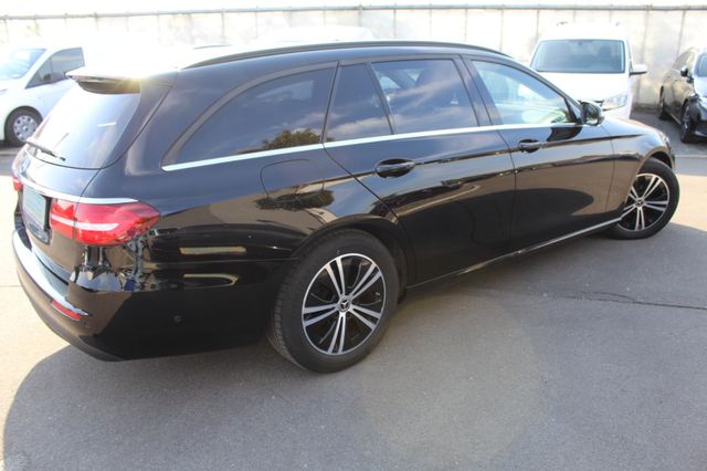 Mercedes-Benz E 220d T-Mod. +Stop&GO+Business PAKET+LED+