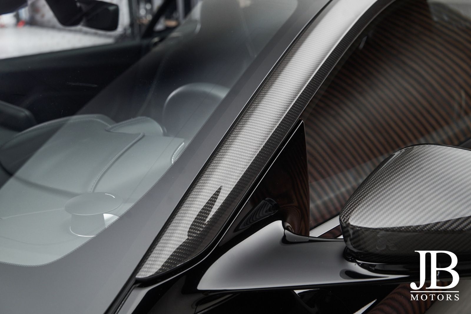 Fahrzeugabbildung Aston Martin DBS V12 770 Ultimate Carbon Performance Seats
