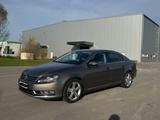 Volkswagen Passat Lim. Highline BlueMotion*DSG*TOP - Volkswagen Passat aus 2011: Highline