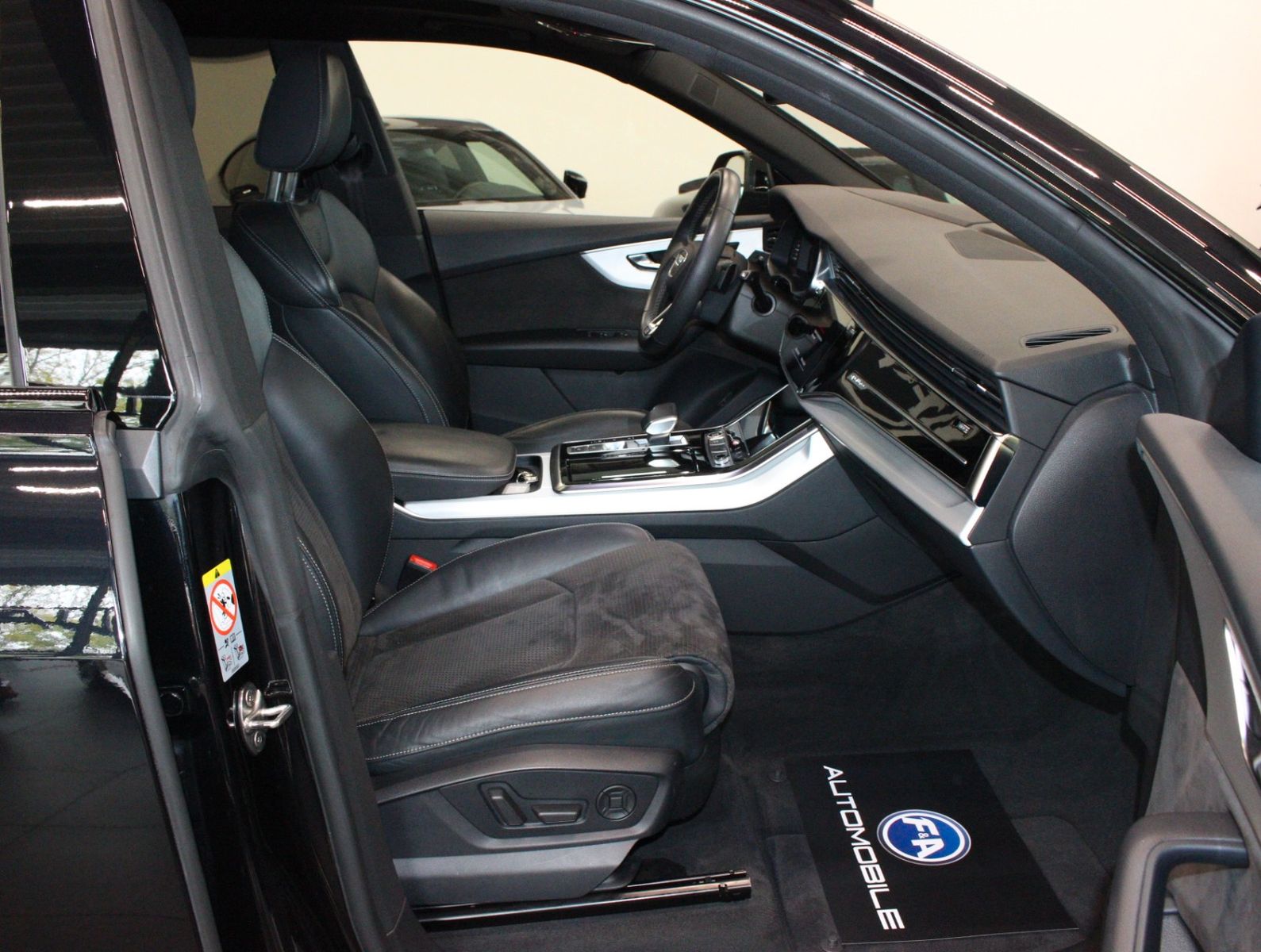 Fahrzeugabbildung Audi Q8 50 TDI quattro S Line Edition All Black+VOLL