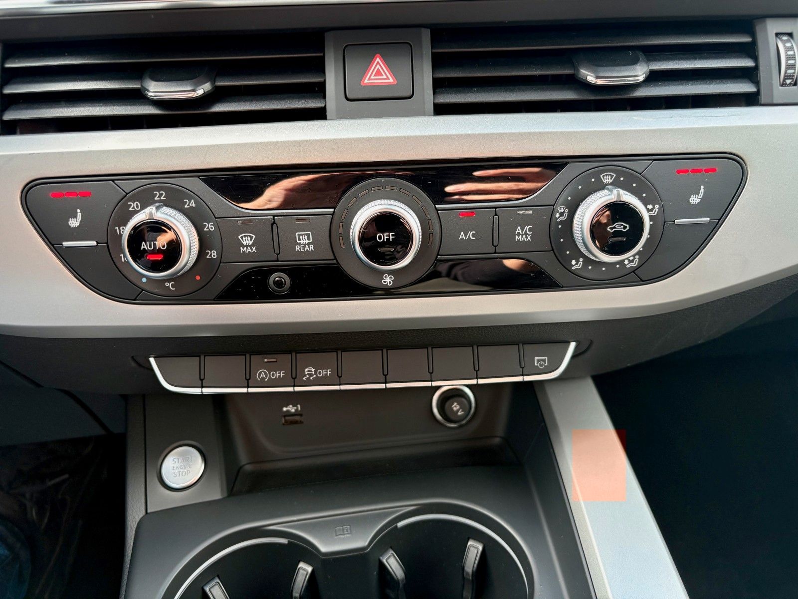 Fahrzeugabbildung Audi A4 Avant 35 TDI basis Navi AHK 1.HAND LED SPORTS