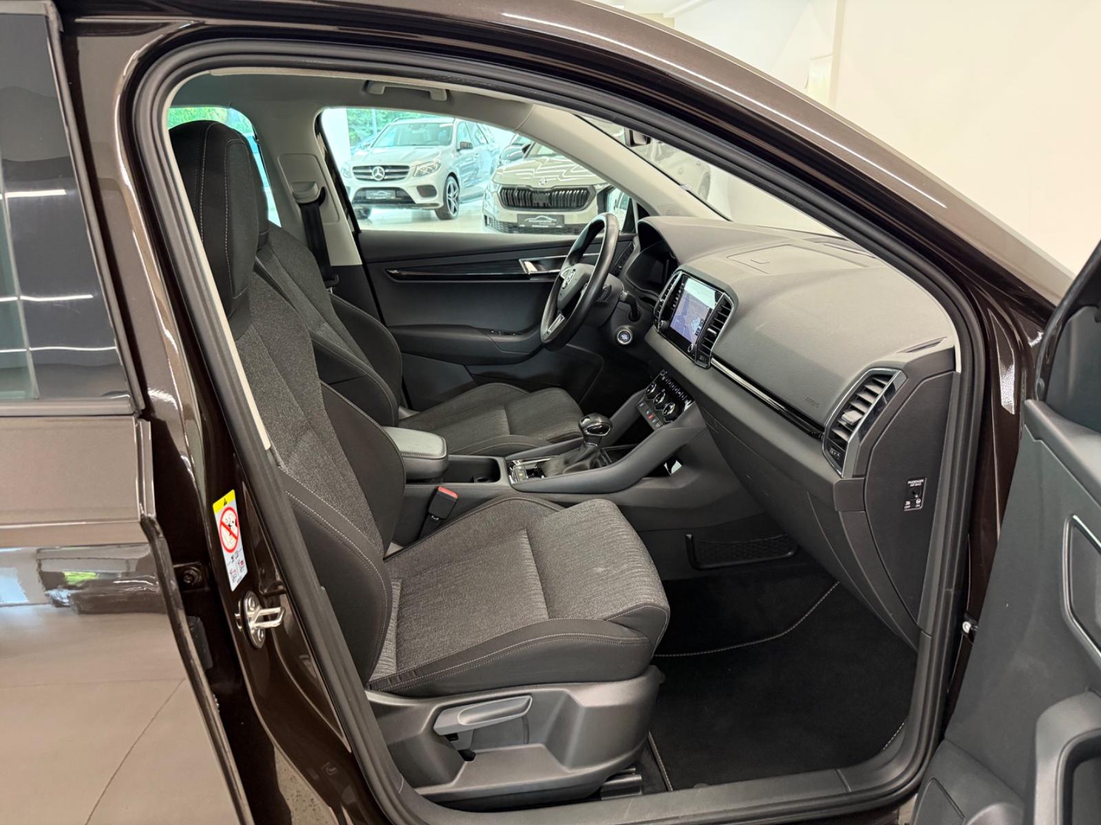 Skoda Karoq 1.6 TDI  Style DSG PANO VIRTUAL TACHO AHK