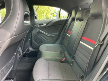 Fahrzeugabbildung Mercedes-Benz A 180  BlueEfficiency*Tempomat*Bluetooth*Klima*