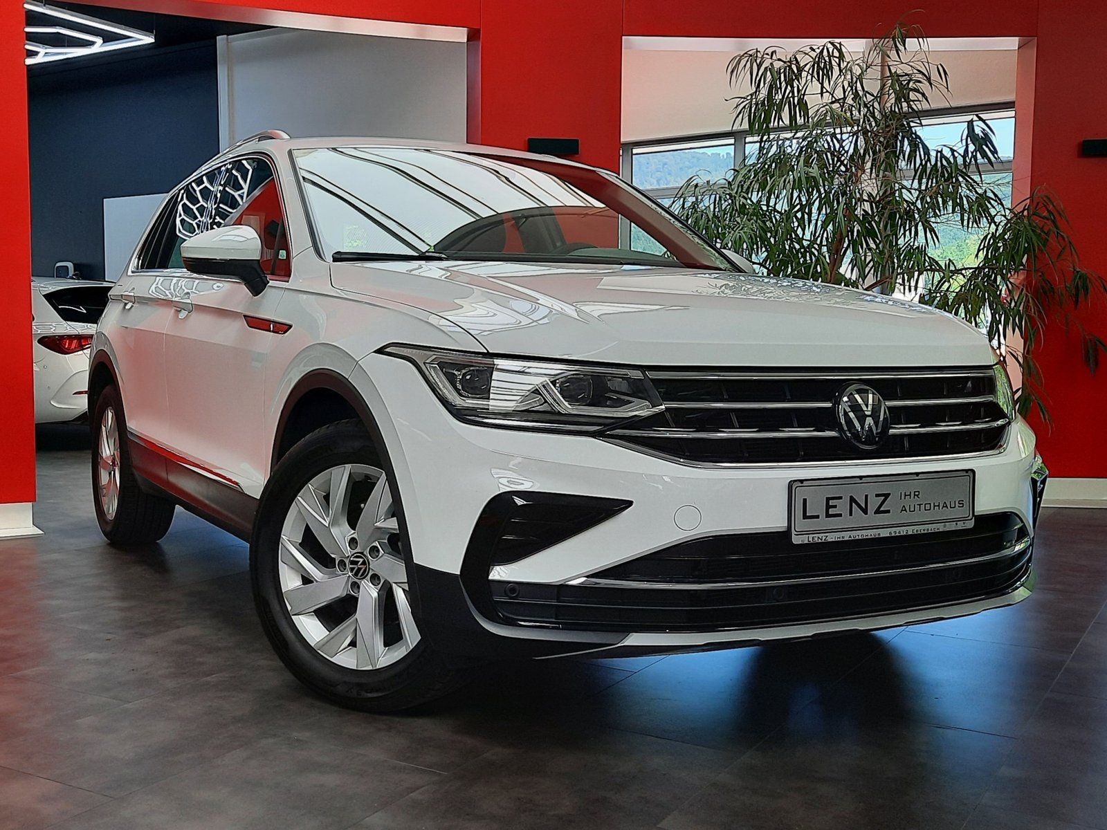 Fahrzeugabbildung Volkswagen Tiguan Elegance TSI DSG *LED*PDC*Sitzhzg*ACC*APP