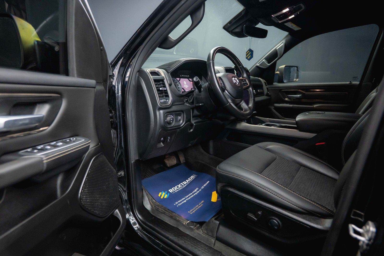 Fahrzeugabbildung Dodge RAM 5.7 V8 HEMI 4x4 OFFROAD Night-Paket *LED*19%