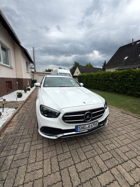 Image of Mercedes-Benz E 300