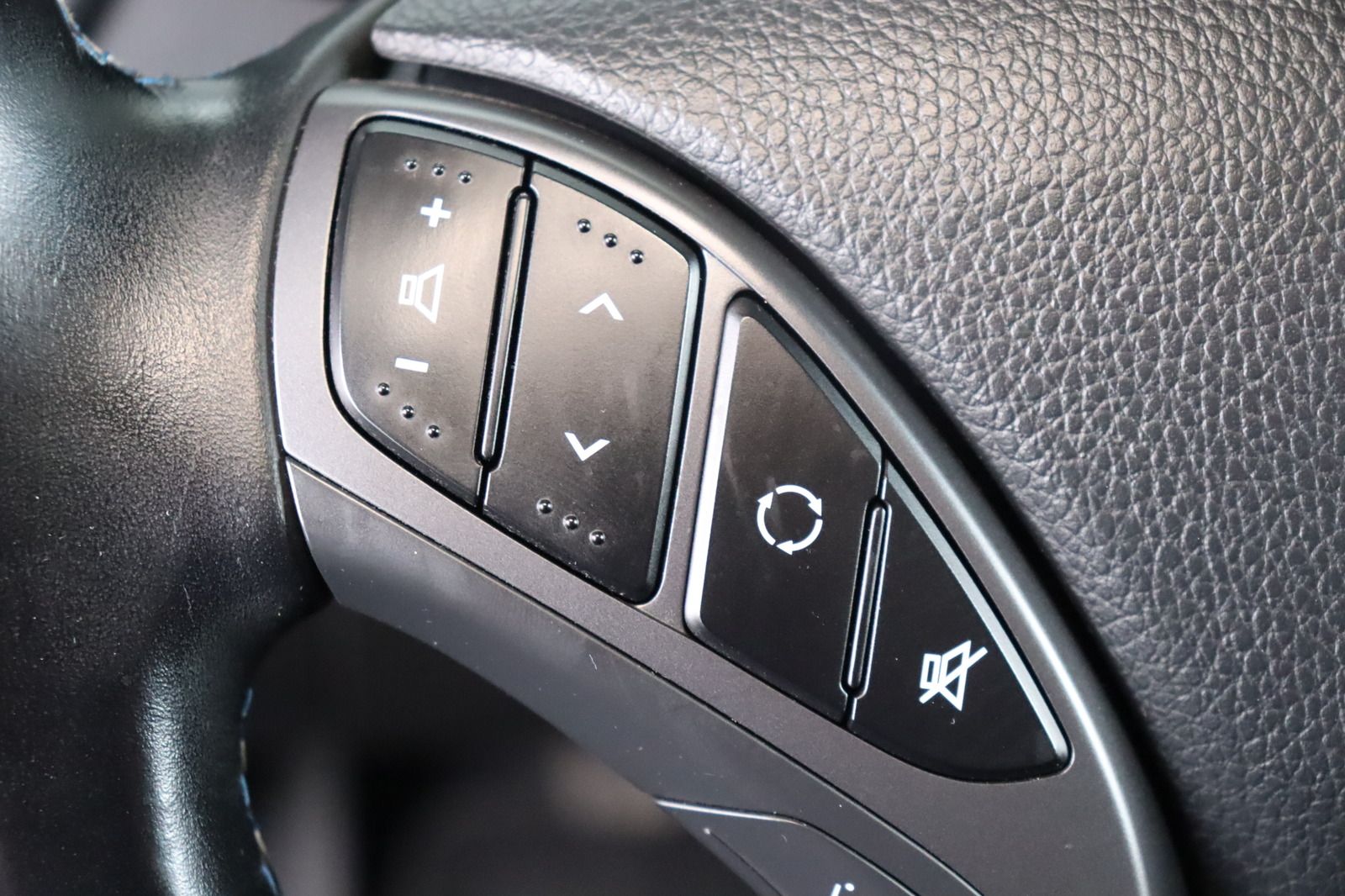 Fahrzeugabbildung Hyundai i30 Passion * Navi * RFK * Lenkradhzg.