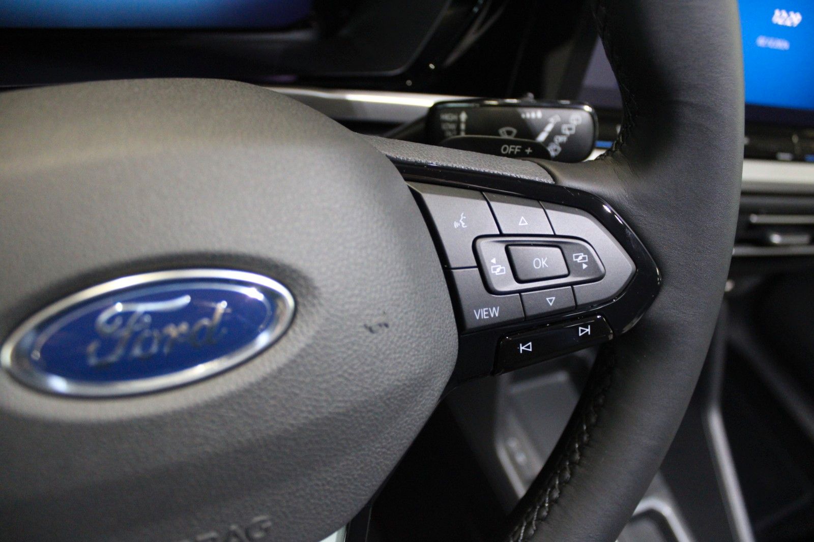 Fahrzeugabbildung Ford Tourneo Connect Titanium Automatik ACC CAM GJR