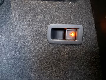 Skoda Karoq Tour+LED+Navi+AHK+Kamera+Lkr-Hzg