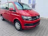 Volkswagen T6 Multivan - rote Volkswagen T6 Multivan