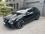 Mercedes-Benz GLA 200 DCT -Night Business Urban LED Keyless