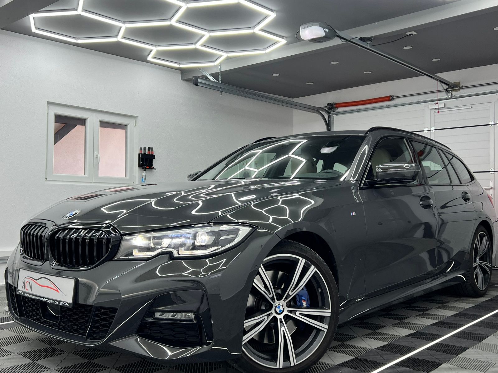 Fahrzeugabbildung BMW 330 i xDrive M SPORT/PANO/STHZ/ACC/DRAVITGRAU