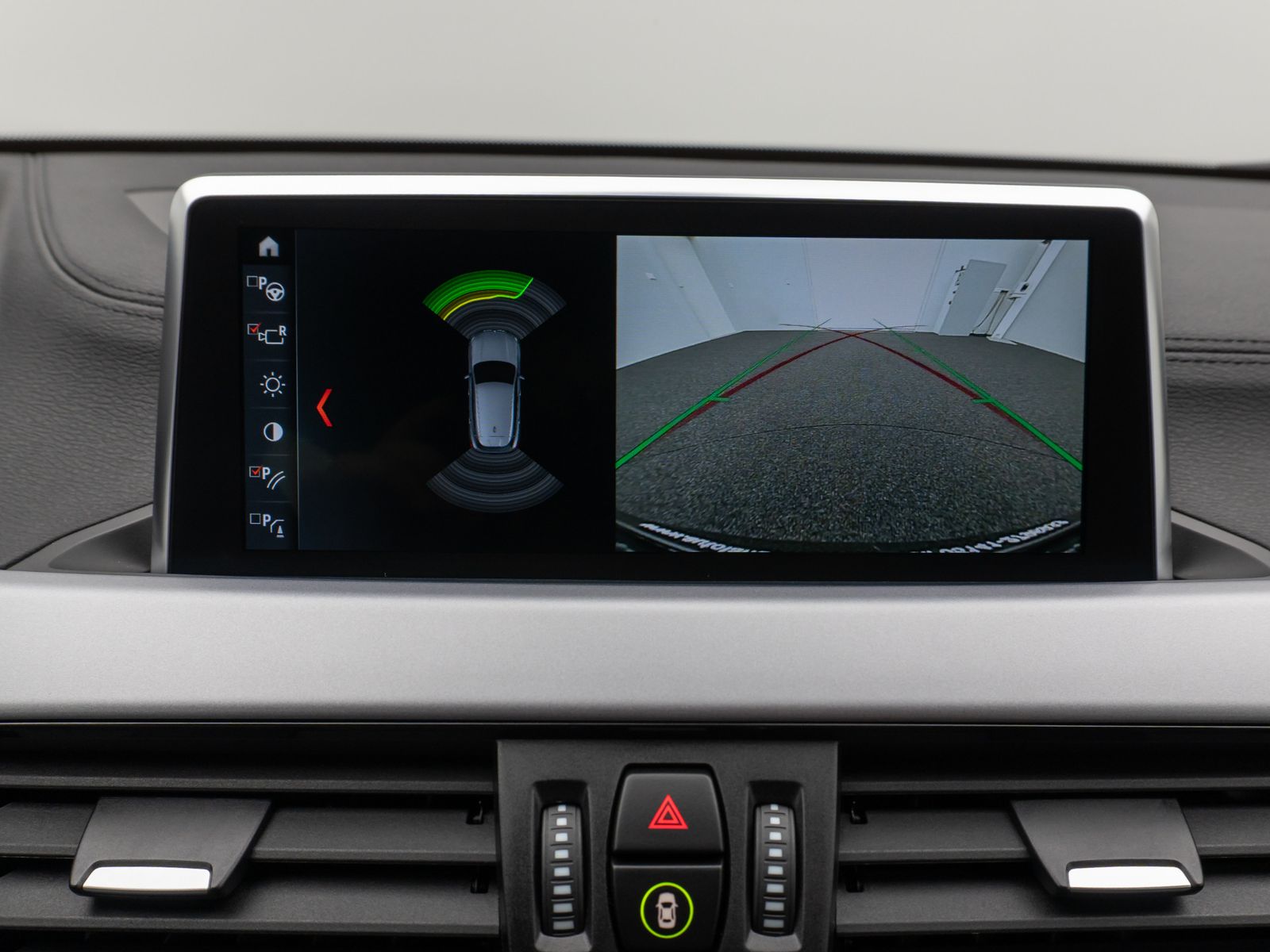 Fahrzeugabbildung BMW X2 xD25e Kamera DAB Lordos Geschwindigkeitsreg