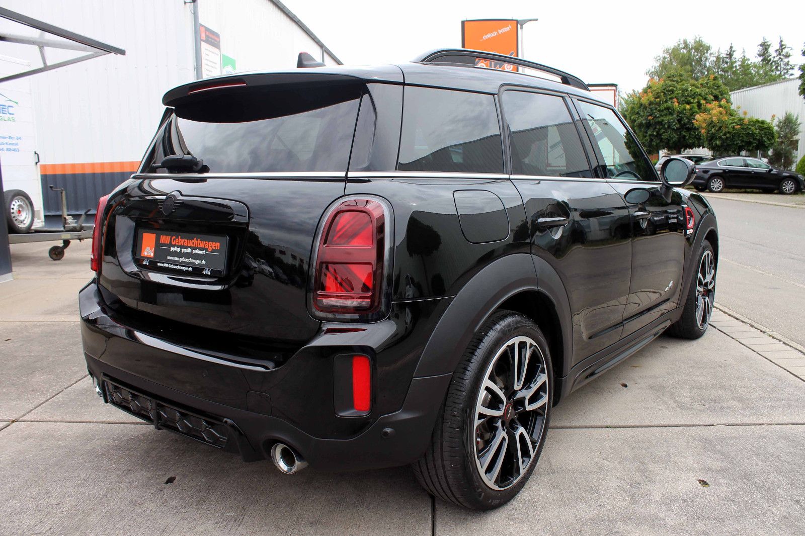 Fahrzeugabbildung MINI Countryman John Cooper Works ALL4 ACC PANO HUD
