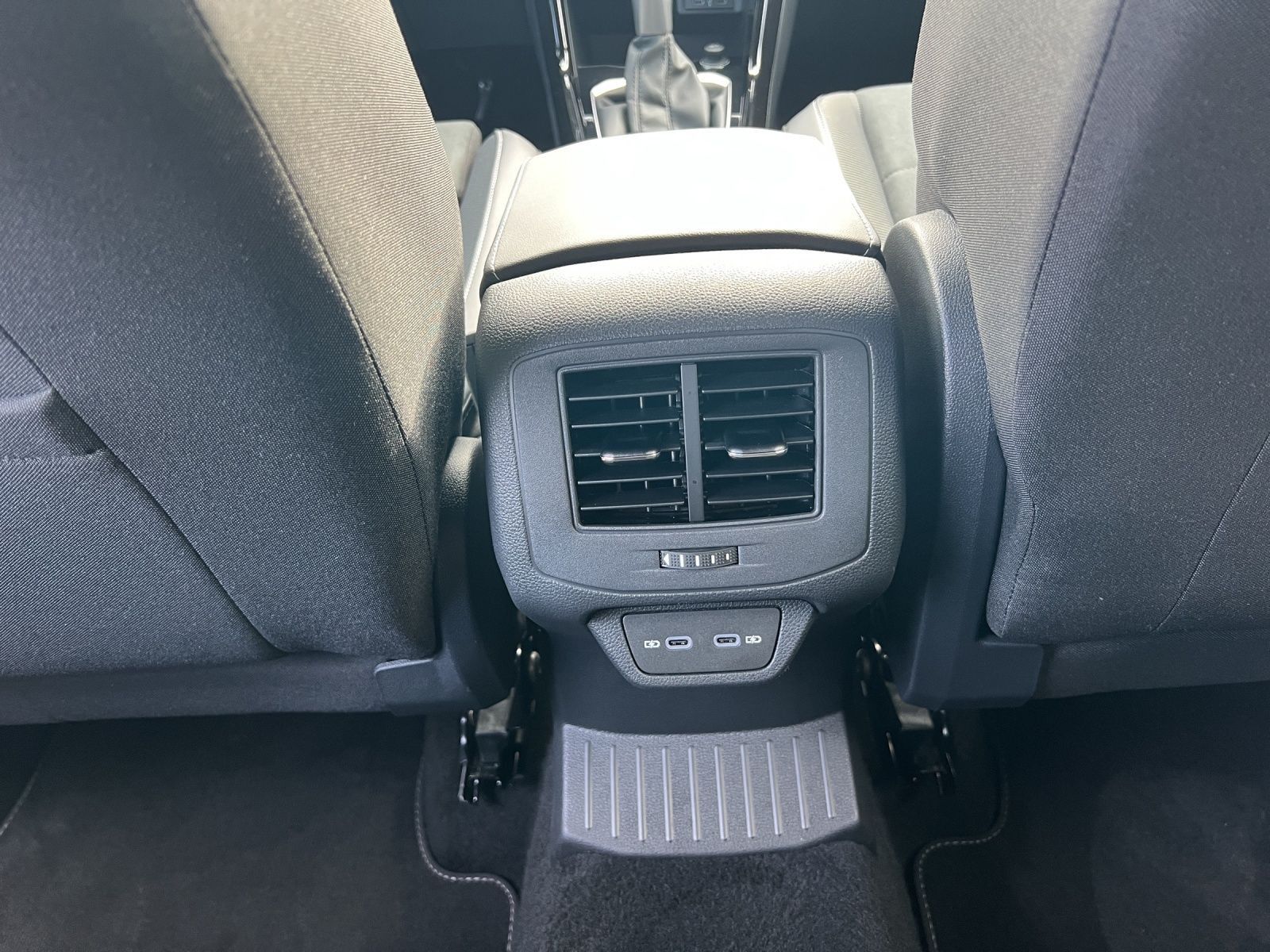 T-Roc R-Line 1.5 TSI DSG*LED*AHK*Navi*Klima