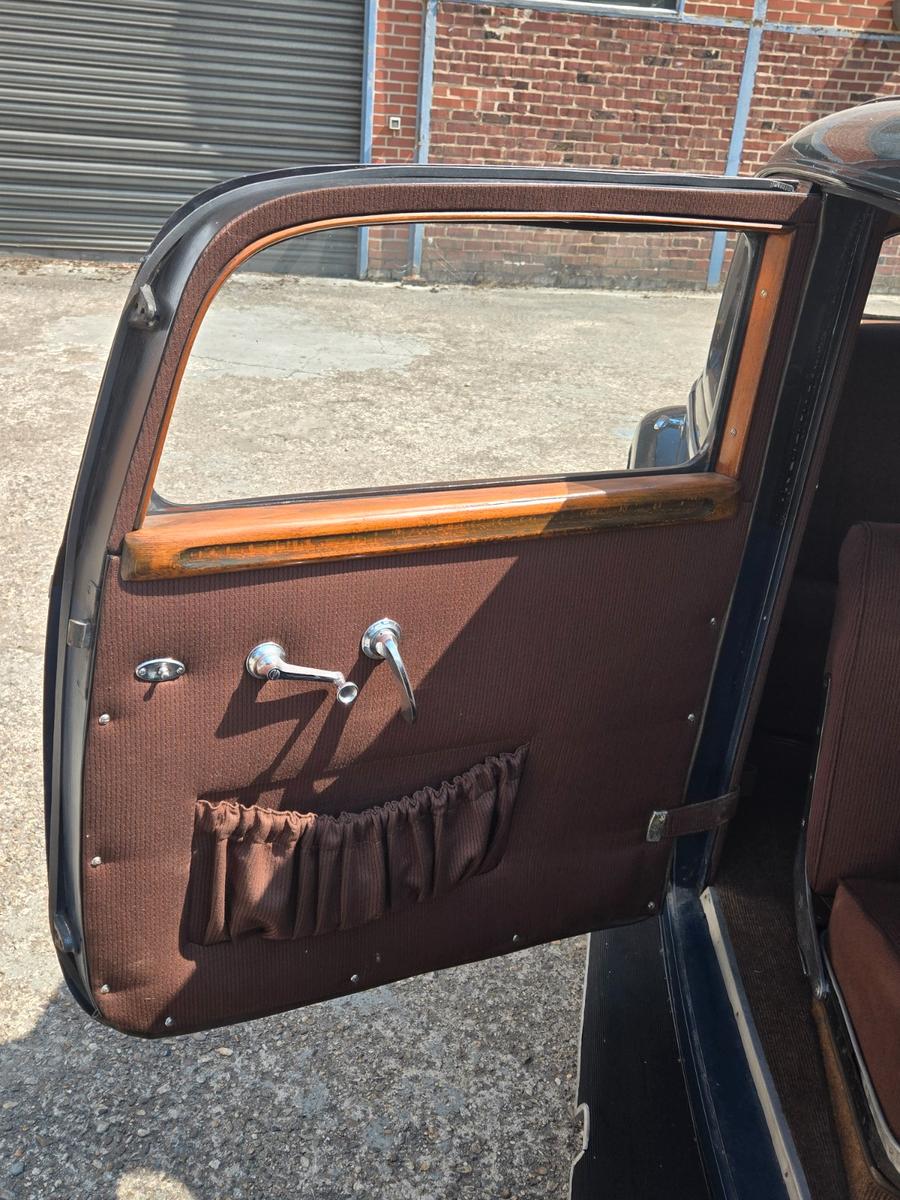 Mercedes-Benz 230