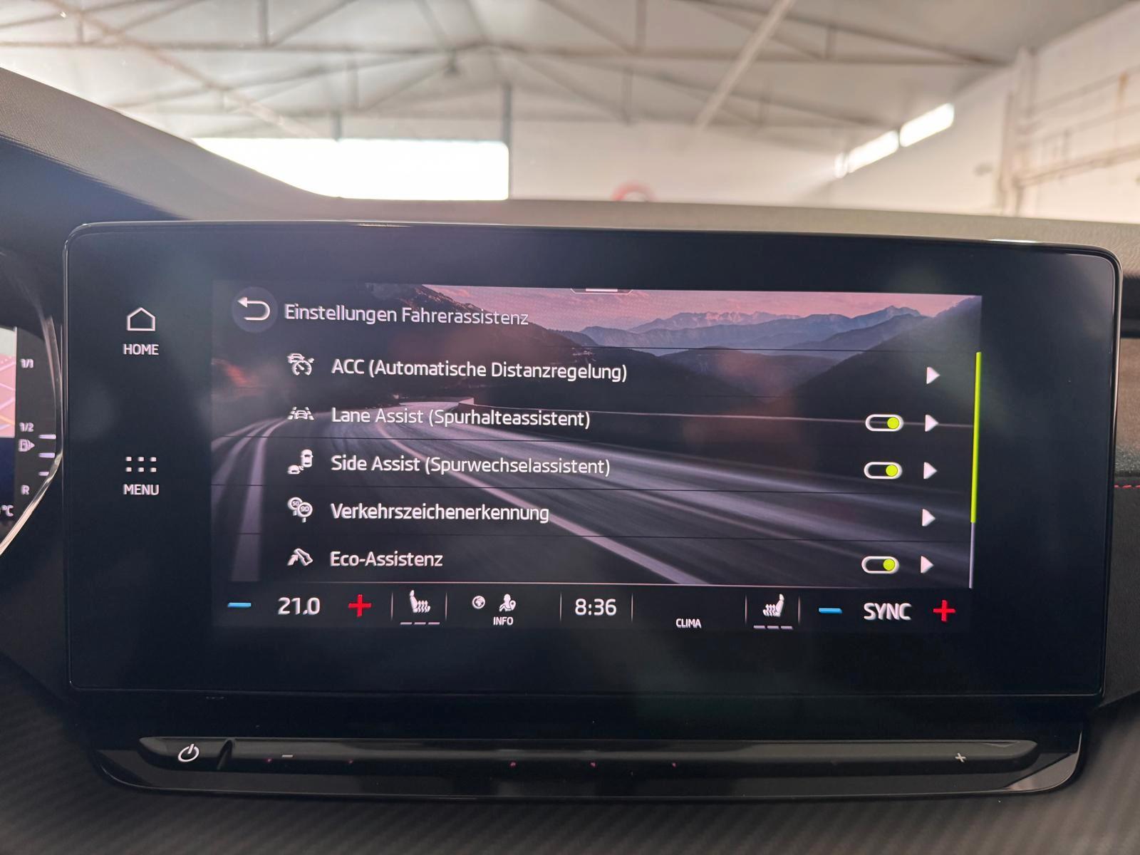 Skoda RS4x4 PANO/HUD/TOT/AHK/ShZ/WinP/MASS/ACC/XDS/HOD